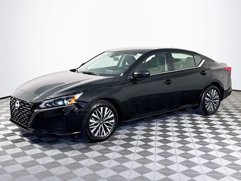 Used 2026 Nissan Altima 2.5 SV FWD image 4
