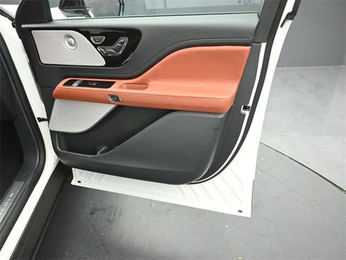Certified 2025 Lincoln Aviator Reserve w/ Equipment Group 201A image 35