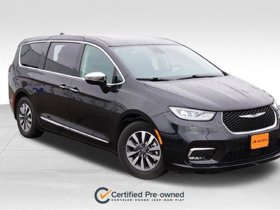 Used 2023 Chrysler Pacifica Limited