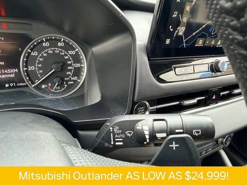 Used 2025 Mitsubishi Outlander SE FWD image 26