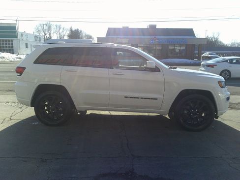 Used 2022 Jeep Grand Cherokee Laredo X image 6