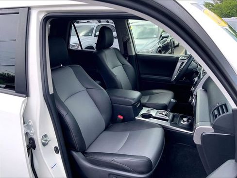 Used 2022 Toyota 4Runner SR5 Premium w/ Moonroof Package AWD/4WD image 17
