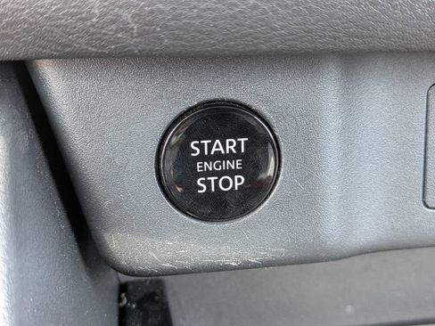 Certified 2025 Nissan Rogue SV FWD image 27