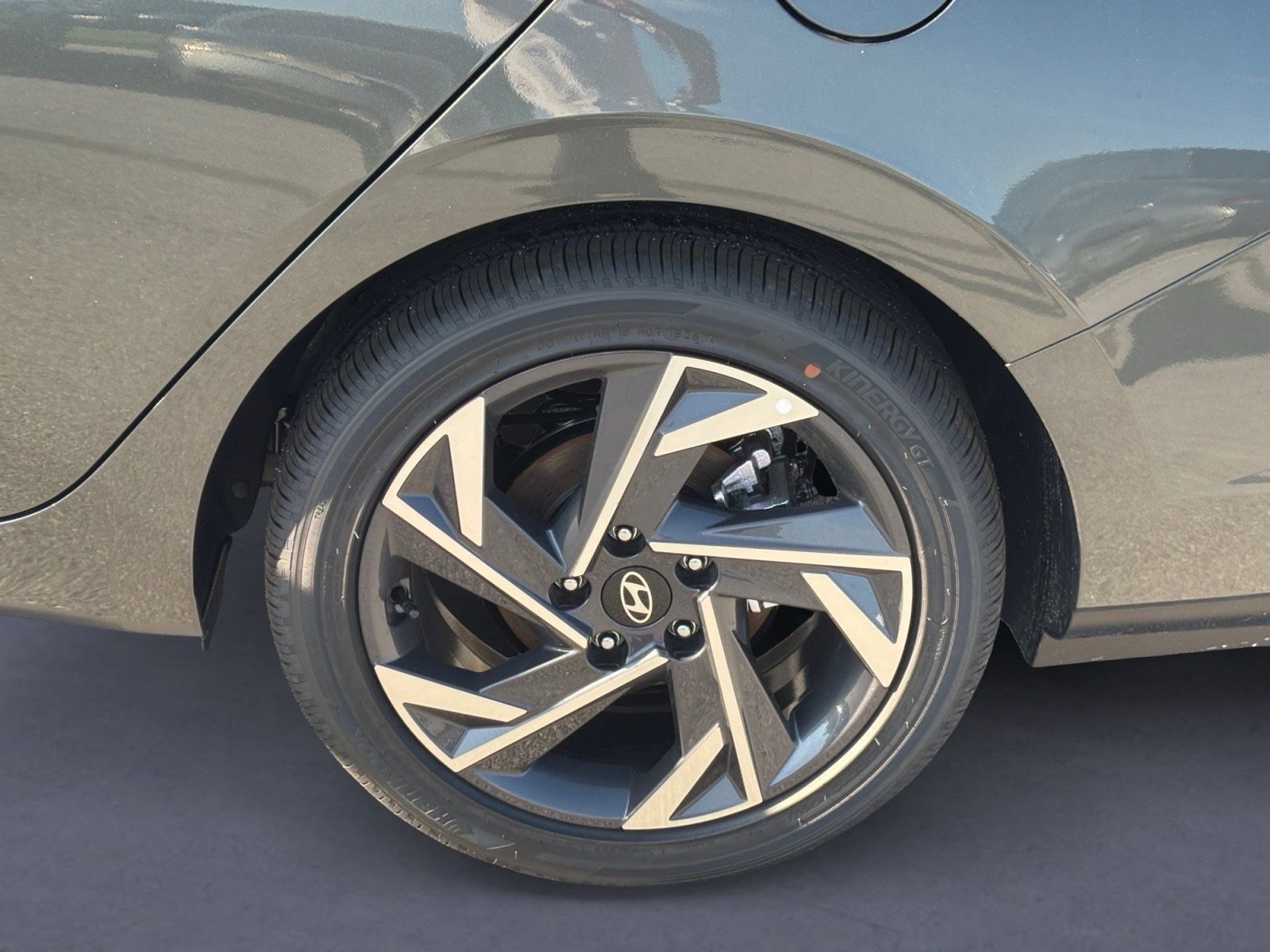 New 2026 Hyundai Elantra Limited FWD image 10