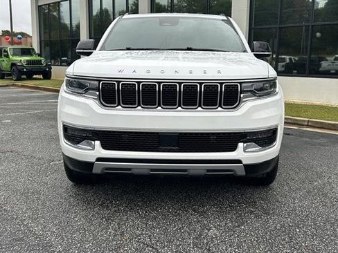 Used 2023 Jeep Wagoneer L Series II image 2