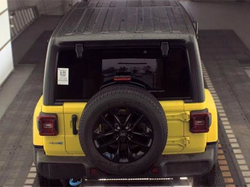 Used 2023 Jeep Wrangler Unlimited Sahara AWD/4WD image 5