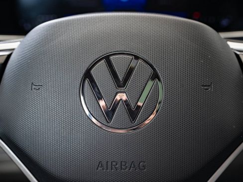 Used 2024 Volkswagen Tiguan SE R-Line image 27