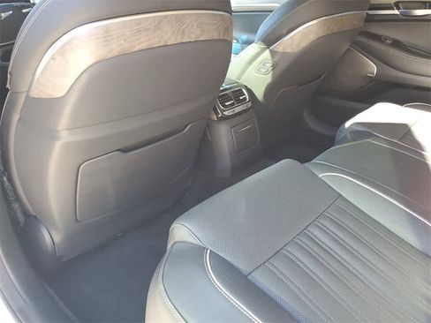 Used 2021 Genesis G90 3.3T Premium image 11
