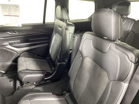 Used 2024 Jeep Grand Cherokee L Altitude AWD/4WD image 32