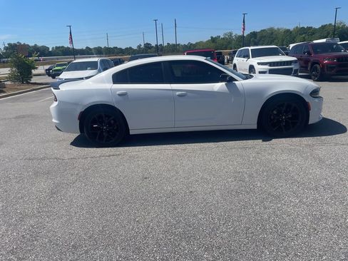 Used 2022 Dodge Charger SXT w/ Blacktop Package image 16