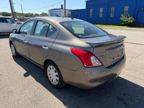 Used 2013 Nissan Versa SV FWD image 8