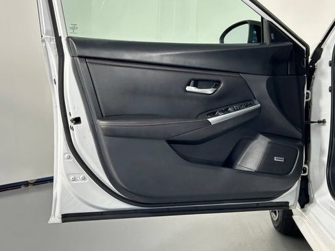 Used 2023 Nissan Sentra SR w/ SR Premium Package FWD image 30