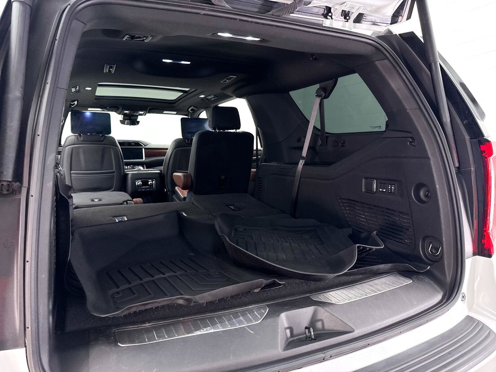 Used 2024 GMC Yukon XL Denali Ultimate AWD/4WD image 35
