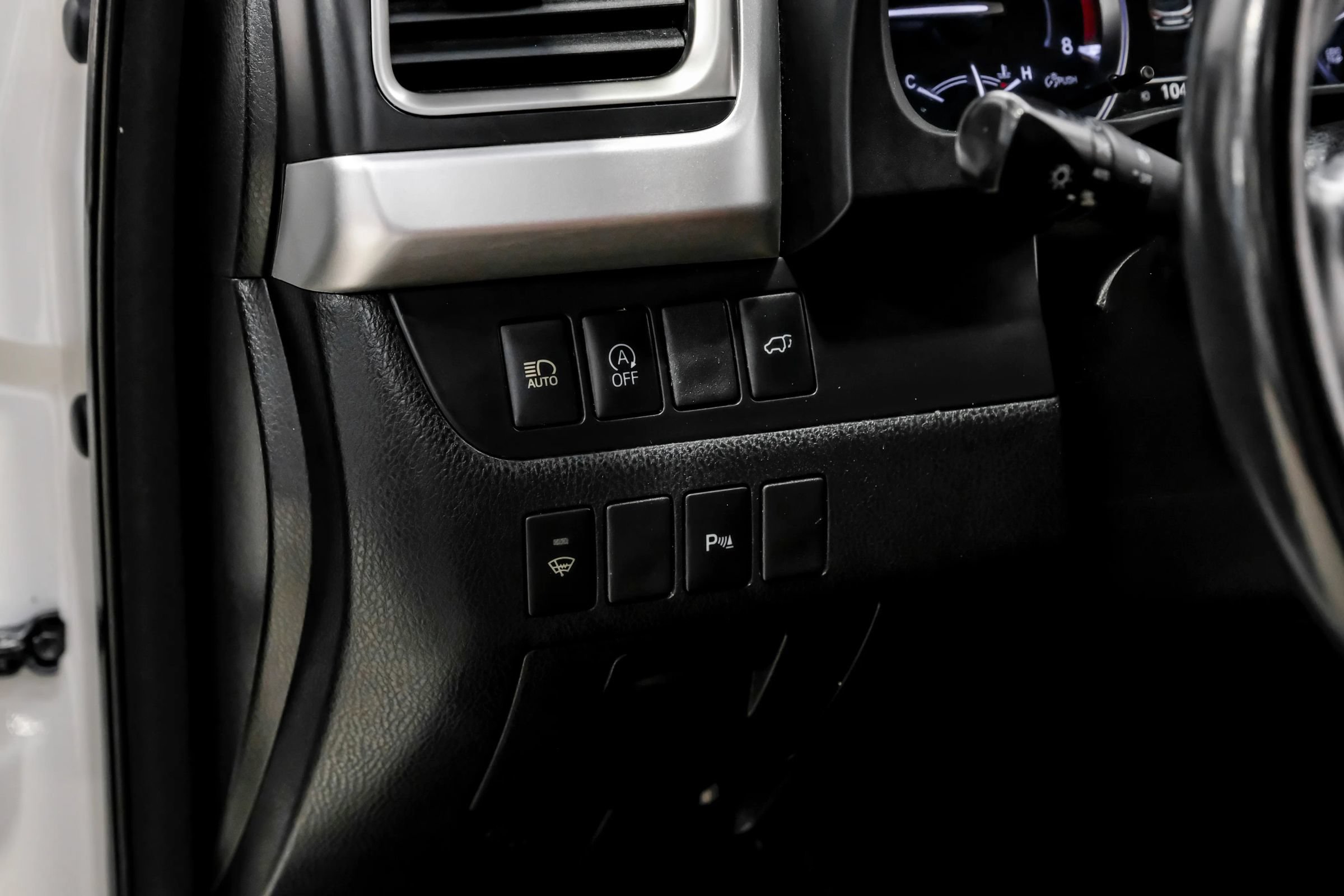 Used 2018 Toyota Highlander Limited FWD image 36