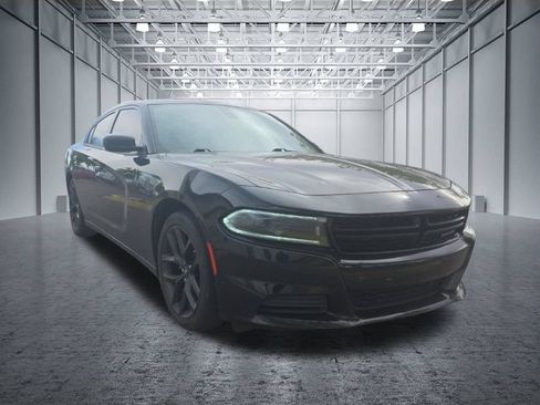 Used 2022 Dodge Charger SXT w/ Blacktop Package RWD image 9