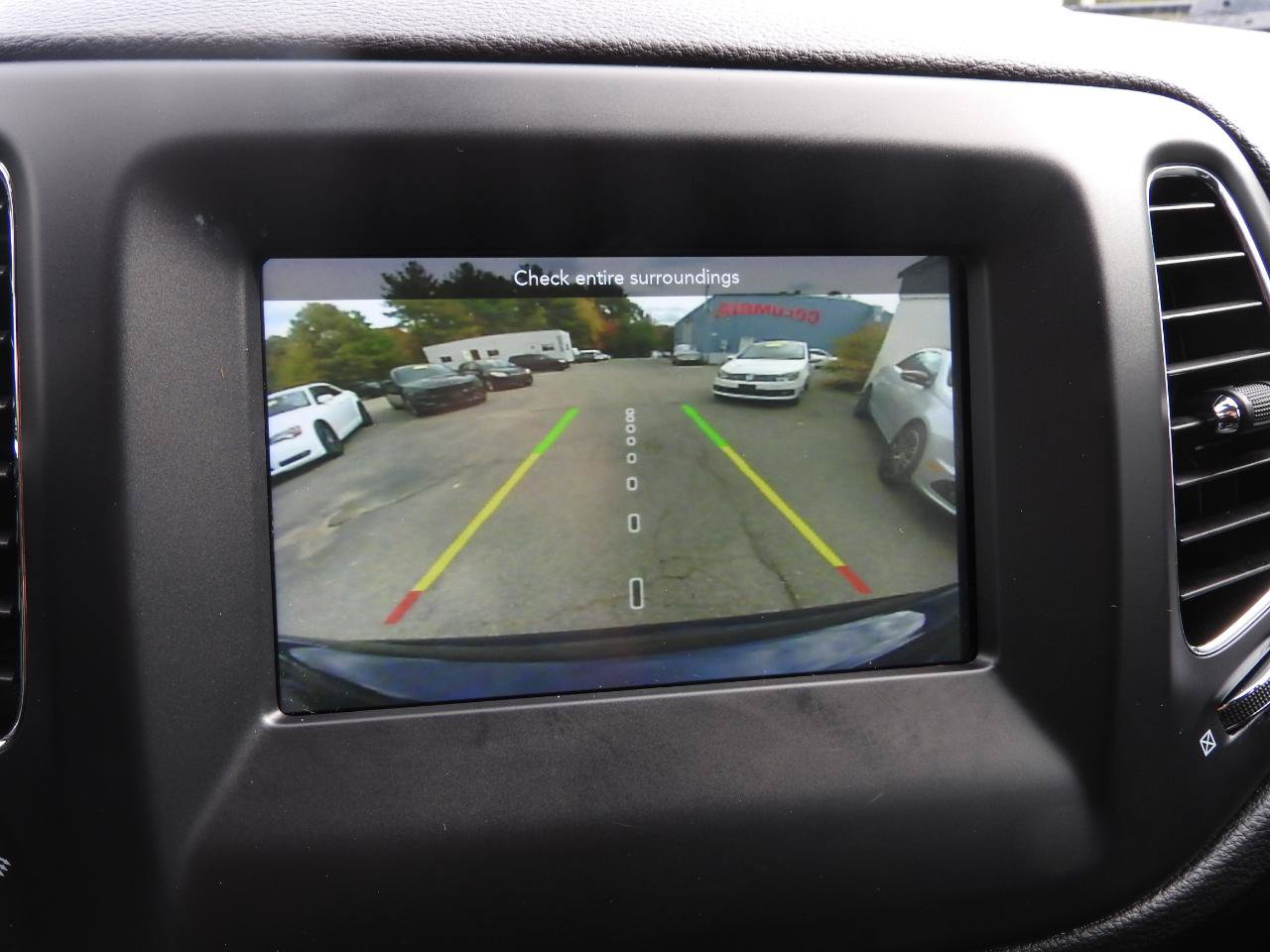 Used 2020 Jeep Compass Latitude w/ Cold Weather Group AWD/4WD image 13