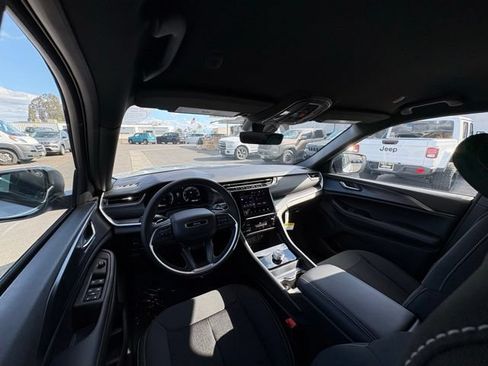 New 2026 Jeep Grand Cherokee 2WD image 15