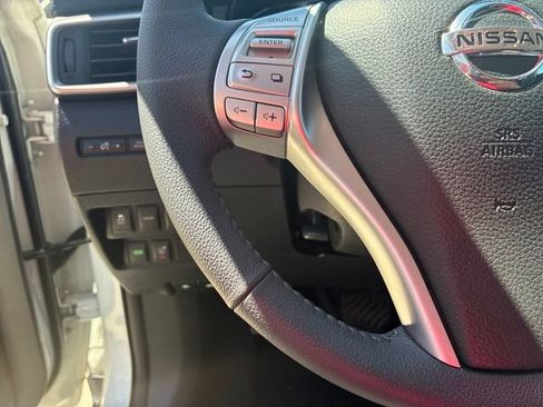 Used 2016 Nissan Rogue SL w/ SL Premium Package FWD image 23