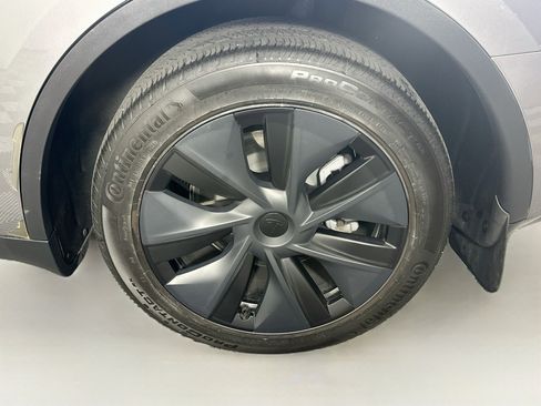 Used 2025 Tesla Model Y Long Range AWD/4WD image 11