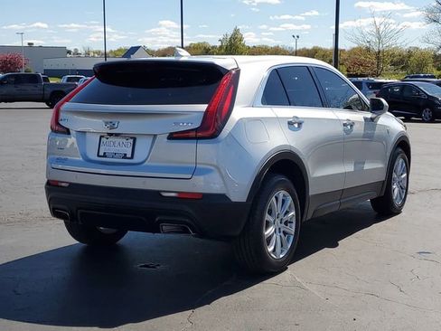 Used 2019 Cadillac XT4 Luxury w/ Cold Weather Package AWD/4WD image 3