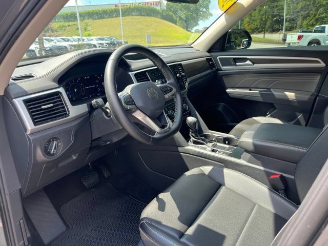 Used 2023 Volkswagen Atlas SE w/ Panoramic Sunroof Package FWD image 6