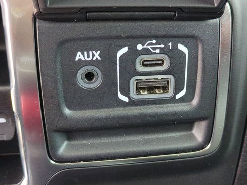 Used 2025 Jeep Wrangler Unlimited Sahara AWD/4WD image 23