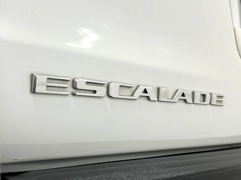 Used 2018 Cadillac Escalade Premium Luxury AWD/4WD image 48