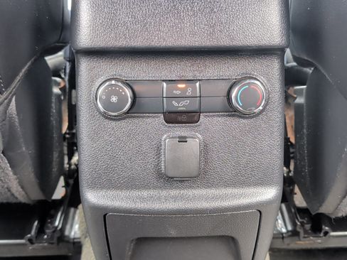 Used 2017 Ford Explorer XLT w/ Equipment Group 202A image 24