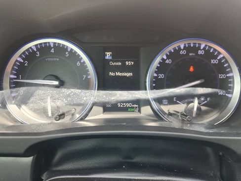Used 2019 Toyota Highlander XLE FWD image 15