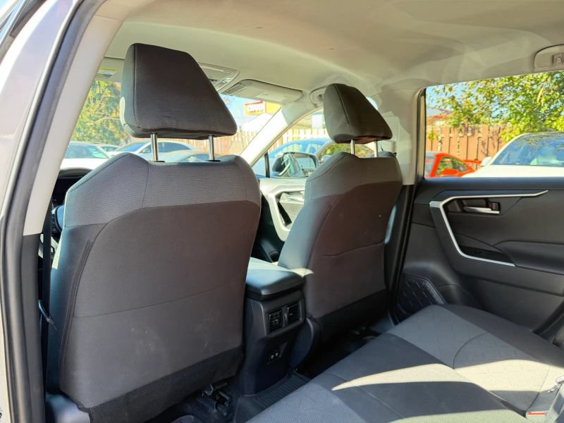 Used 2021 Toyota RAV4 XLE AWD/4WD image 17
