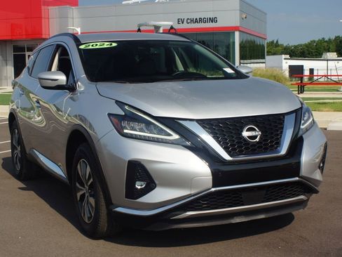 Used 2024 Nissan Murano SV image 2