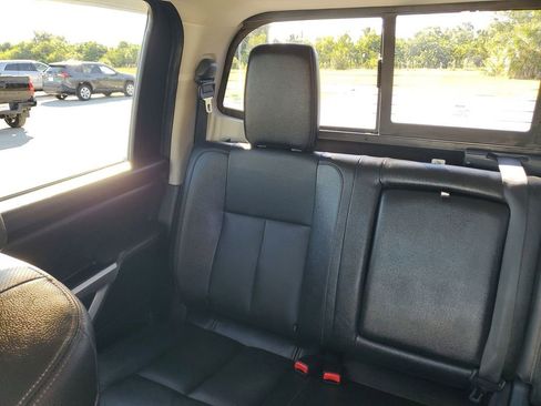 Used 2019 Nissan Titan SL w/ Chrome Package image 12