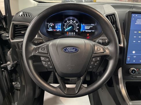 Used 2022 Ford Edge SE w/ Black Appearance Package image 17