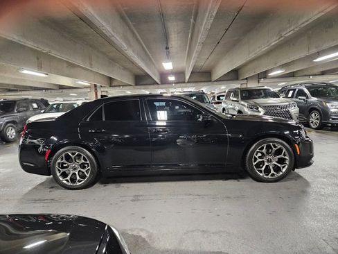 Used 2016 Chrysler 300 S image 4