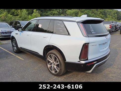 Used 2026 Cadillac Vistiq Sport w/ LPO, Floor Liner Package AWD/4WD image 2