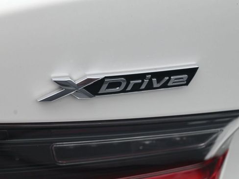 Used 2025 BMW 330i xDrive Sedan w/ Convenience Package image 8