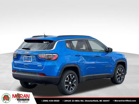 Used 2022 Jeep Compass Latitude w/ Sun and Sound Group AWD/4WD image 5