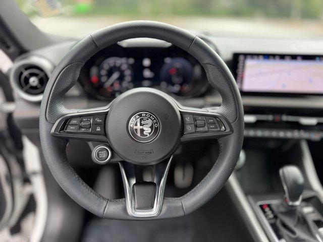 Used 2025 Alfa Romeo Tonale AWD/4WD image 14