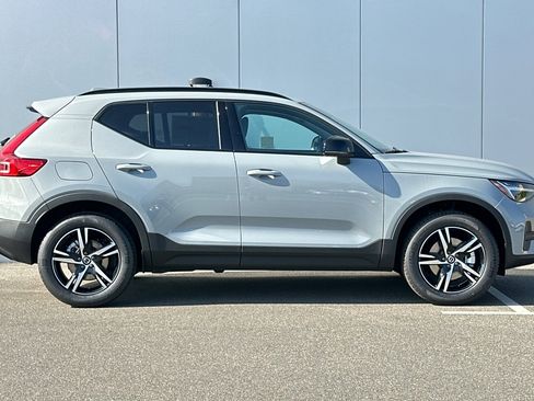 New 2026 Volvo XC40 B4 Core w/ Climate Package image 6