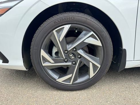 Used 2024 Hyundai Elantra SEL w/ Convenience Package image 11