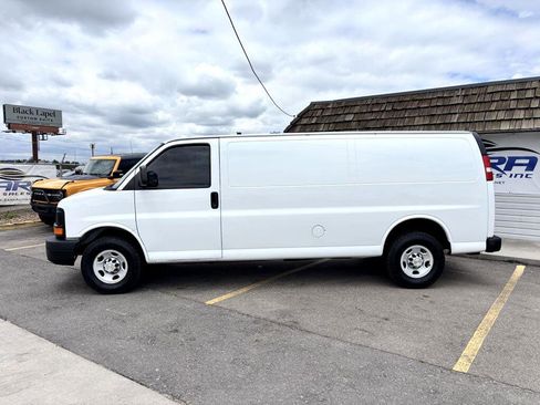 Used 2010 Chevrolet Express 2500 Extended image 4