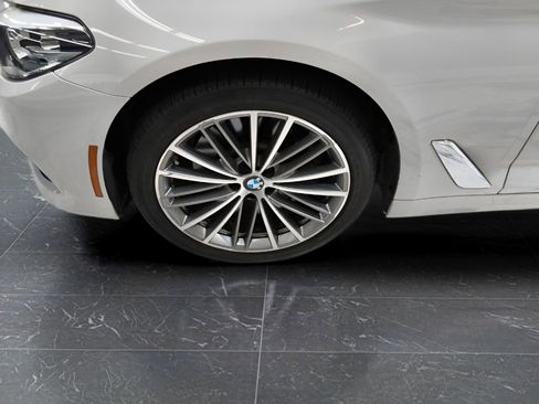 Used 2019 BMW 530i xDrive w/ Convenience Package AWD/4WD image 11