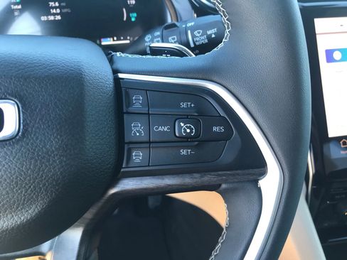 Used 2023 Jeep Grand Cherokee Sport Utility 4D image 18