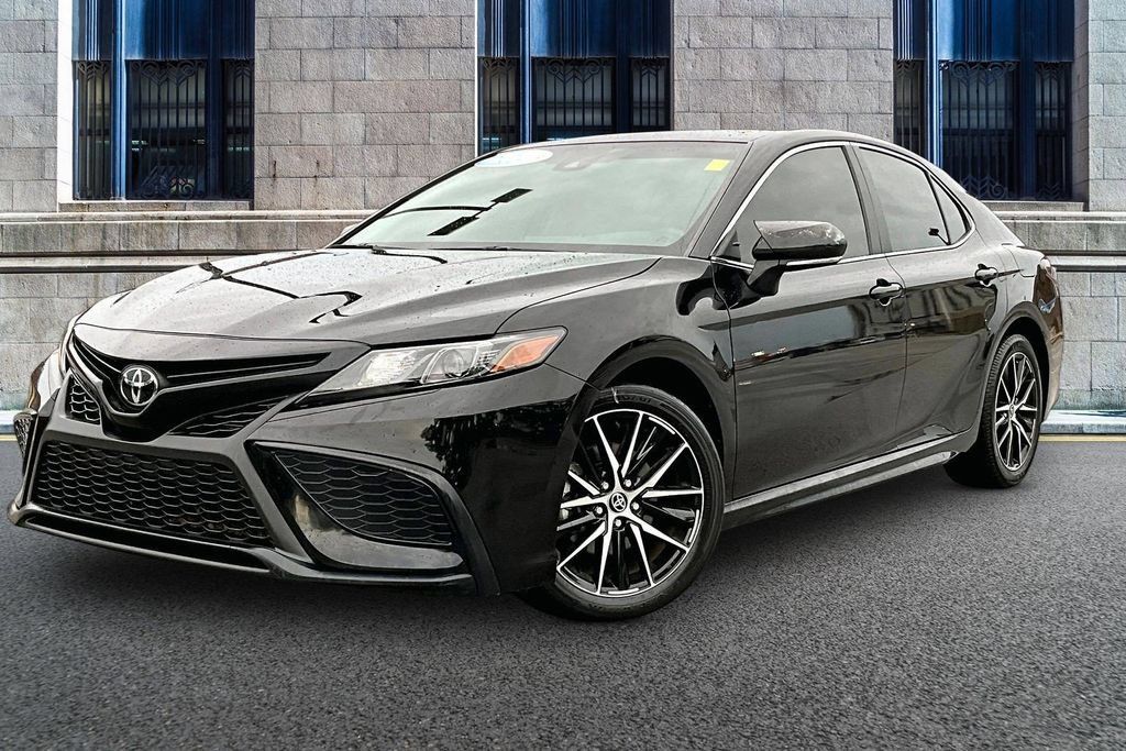 Used 2024 Toyota Camry SE FWD image 2