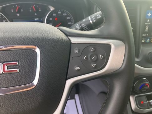 Used 2023 GMC Acadia SLT image 25