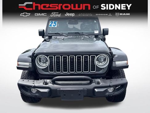 Used 2025 Jeep Wrangler Unlimited Sahara AWD/4WD image 8