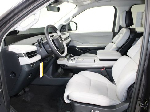 New 2026 Lincoln Navigator Premiere AWD/4WD image 23