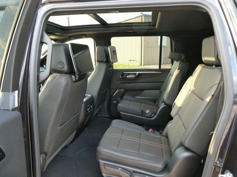 New 2026 Chevrolet Suburban High Country AWD/4WD image 15