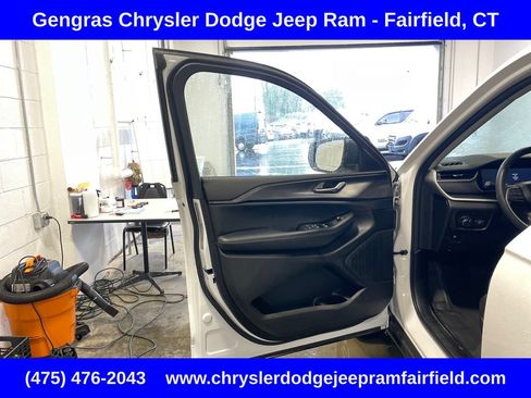 Certified 2023 Jeep Grand Cherokee Laredo w/ Luxury Tech Group I AWD/4WD image 21