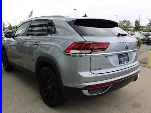 Used 2023 Volkswagen Atlas Cross Sport SE w/ Black Wheel Package AWD/4WD image 4